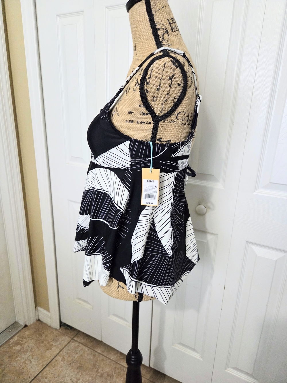 Kona Sol Black & White Leaf Print Peplum Swim Top - Picture 3 of 12